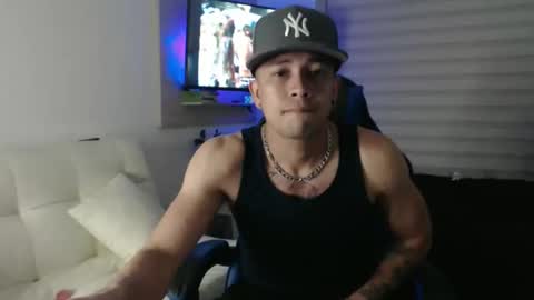 Snapshot of dilanxxx8888 chatting on January 9, 4:37 am dilanxxx8888 online show from January 9, 4:37 am