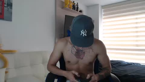 Snapshot of dilanxxx8888 chatting on January 17, 5:49 pm dilanxxx8888 online show from January 17, 5:49 pm