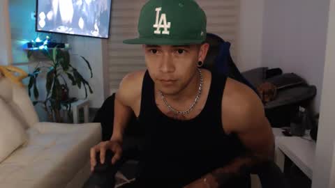 Snapshot of dilanxxx8888 chatting on February 19, 3:02 am dilanxxx8888 online show from February 19, 3:02 am