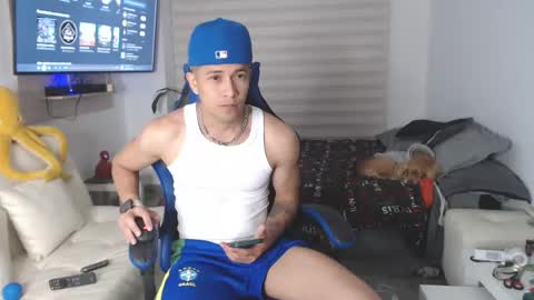 Snapshot of dilanxxx8888 chatting on April 8, 4:01 am dilanxxx8888 online show from April 8, 4:01 am