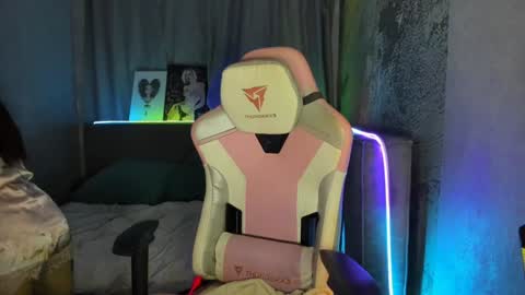 Snapshot of dilarabradbury chatting on December 5, 6:10 am DilaraBradbury online show from December 5, 6:10 am