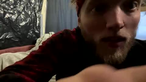 Snapshot of dilf_96 chatting on December 15, 10:25 pm Daddy online show from December 15, 10:25 pm