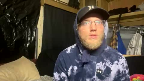 Snapshot of dilf_96 chatting on January 9, 8:50 am Daddy online show from January 9, 8:50 am