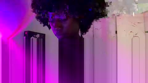 Snapshot of dimedoll33 chatting on November 3, 2:46 am black american princess online show from November 3, 2:46 am