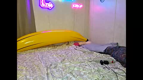 Snapshot of dimepiecexxx chatting on June 4, 7:36 am Sofie online show from June 4, 7:36 am