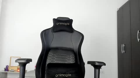 Snapshot of dimitricaruso chatting on March 1, 3:43 am dimitricaruso online show from March 1, 3:43 am