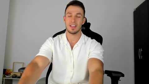 Snapshot of dimitricaruso chatting on March 5, 4:24 am dimitricaruso online show from March 5, 4:24 am