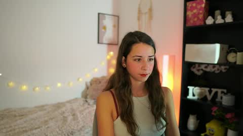 Snapshot of dina_caguimbal chatting on January 7, 9:45 am Dina online show from January 7, 9:45 am