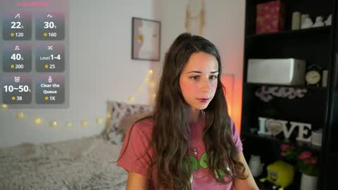 Snapshot of dina_caguimbal chatting on January 17, 9:03 am Dina online show from January 17, 9:03 am