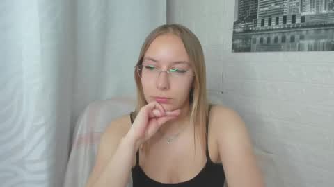 Snapshot of dina_sunshine chatting on May 29, 12:30 am Dina online show from May 29, 12:30 am