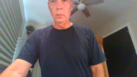 dinger524678 online show from May 12, 9:01 pm