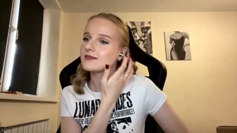 Kate online show from December 3, 9:07 am