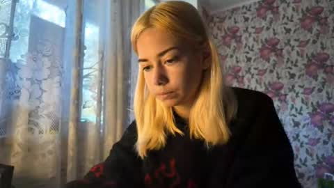 dinorahmroczkowski online show from September 29, 6:18 am