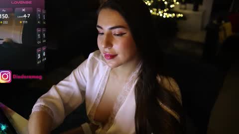 Snapshot of diodoramag chatting on December 14, 5:40 pm Diodora Magenta online show from December 14, 5:40 pm