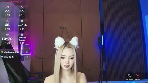 Reina online show from March 9, 1:59 pm