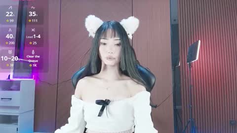 Reina online show from March 25, 1:06 pm