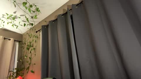 Snapshot of dionysianlove chatting on December 23, 2:02 am dionysianlove online show from December 23, 2:02 am