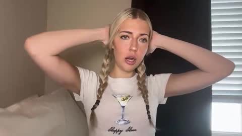 Snapshot of diordelilah chatting on March 2, 6:37 pm diordelilah online show from March 2, 6:37 pm