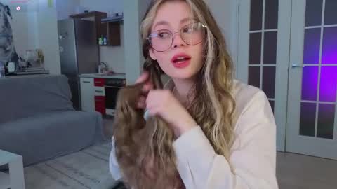 Diana online show from March 31, 2:02 am