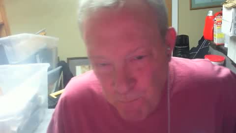 Snapshot of dirkpitt223 chatting on December 4, 4:10 am DirtkPitt Fun guy working online show from December 4, 4:10 am