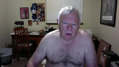 dirtrider195080438 online show from May 14, 12:12 pm