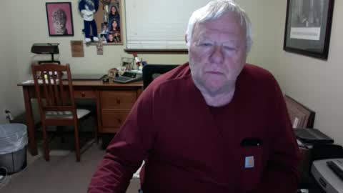 dirtrider195080438 online show from June 2, 5:31 am