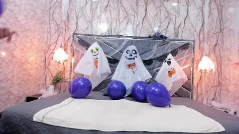 Snapshot of dirty_miia chatting on October 31, 11:44 am MIA online show from October 31, 11:44 am