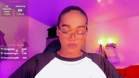 Naomy  online show from May 7, 3:34 am