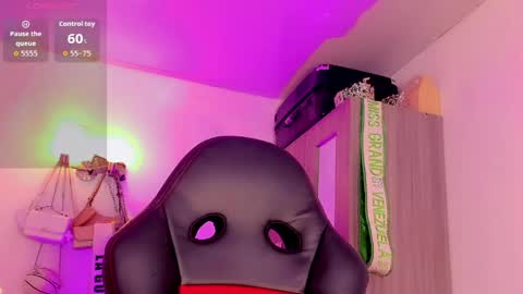 Naomy  online show from May 8, 4:07 am