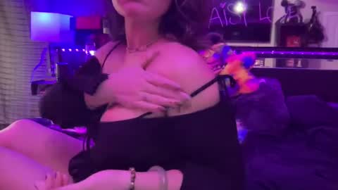 Snapshot of dirtygirldaisy chatting on January 28, 3:04 am Daisy Love online show from January 28, 3:04 am