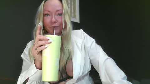 Snapshot of dirtylittlejess chatting on October 4, 9:29 am dirtylittlejess online show from October 4, 9:29 am