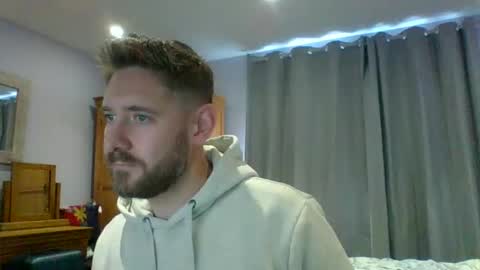 Snapshot of dirtylondon729 chatting on October 29, 11:23 am Exhibitionist Ben online show from October 29, 11:23 am