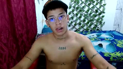 dirtyslimlatin online show from December 21, 9:33 pm