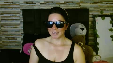 Snapshot of disneey2888 chatting on October 20, 2:28 pm disneey2888 online show from October 20, 2:28 pm