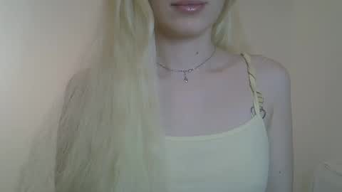 DitaMilton online show from March 8, 7:39 pm