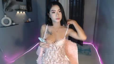 divinaaaaa online show from June 21, 1:19 am