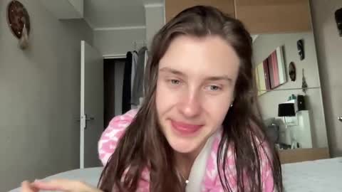 Snapshot of divine_beauty_girl chatting on January 29, 9:55 am Valerie online show from January 29, 9:55 am
