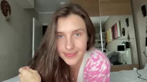 Snapshot of divine_beauty_girl chatting on January 29, 12:56 pm Valerie online show from January 29, 12:56 pm