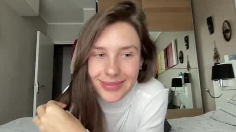 Snapshot of divine_beauty_girl chatting on February 4, 3:15 pm Valerie online show from February 4, 3:15 pm