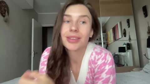 Snapshot of divine_beauty_girl chatting on February 6, 9:32 am Valerie online show from February 6, 9:32 am