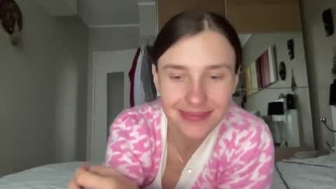Snapshot of divine_beauty_girl chatting on February 6, 3:41 pm Valerie online show from February 6, 3:41 pm