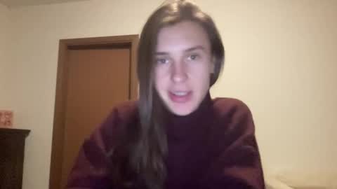Snapshot of divine_beauty_girl chatting on February 8, 11:55 pm Valerie online show from February 8, 11:55 pm