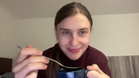 Snapshot of divine_beauty_girl chatting on February 12, 4:22 pm Valerie online show from February 12, 4:22 pm