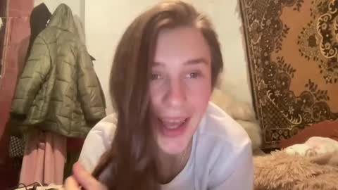 Snapshot of divine_beauty_girl chatting on February 14, 7:02 pm Valerie online show from February 14, 7:02 pm