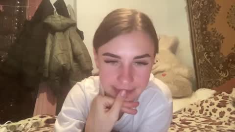 Snapshot of divine_beauty_girl chatting on February 15, 5:07 pm Valerie online show from February 15, 5:07 pm