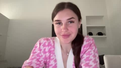 Snapshot of divine_beauty_girl chatting on March 6, 10:09 am Valerie online show from March 6, 10:09 am