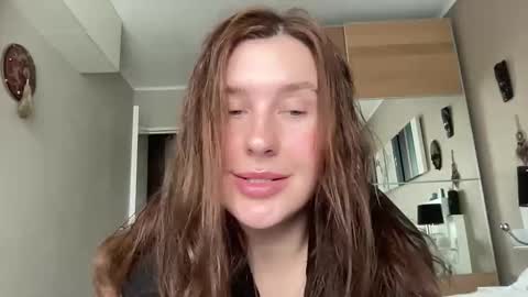 Snapshot of divine_beauty_girl chatting on October 21, 10:27 am Valerie online show from October 21, 10:27 am