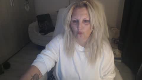 Alexxa online show from April 8, 10:21 pm