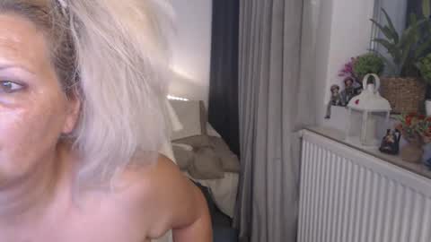 Snapshot of divineblond chatting on June 11, 12:32 am Alexxa online show from June 11, 12:32 am