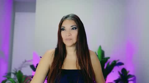 DivineLynn online show from November 24, 1:00 pm